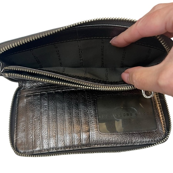 Marc By Marc Jacobs Pewter Continental Classic Q Zip Around Leather Wallet - Picture 12 of 13